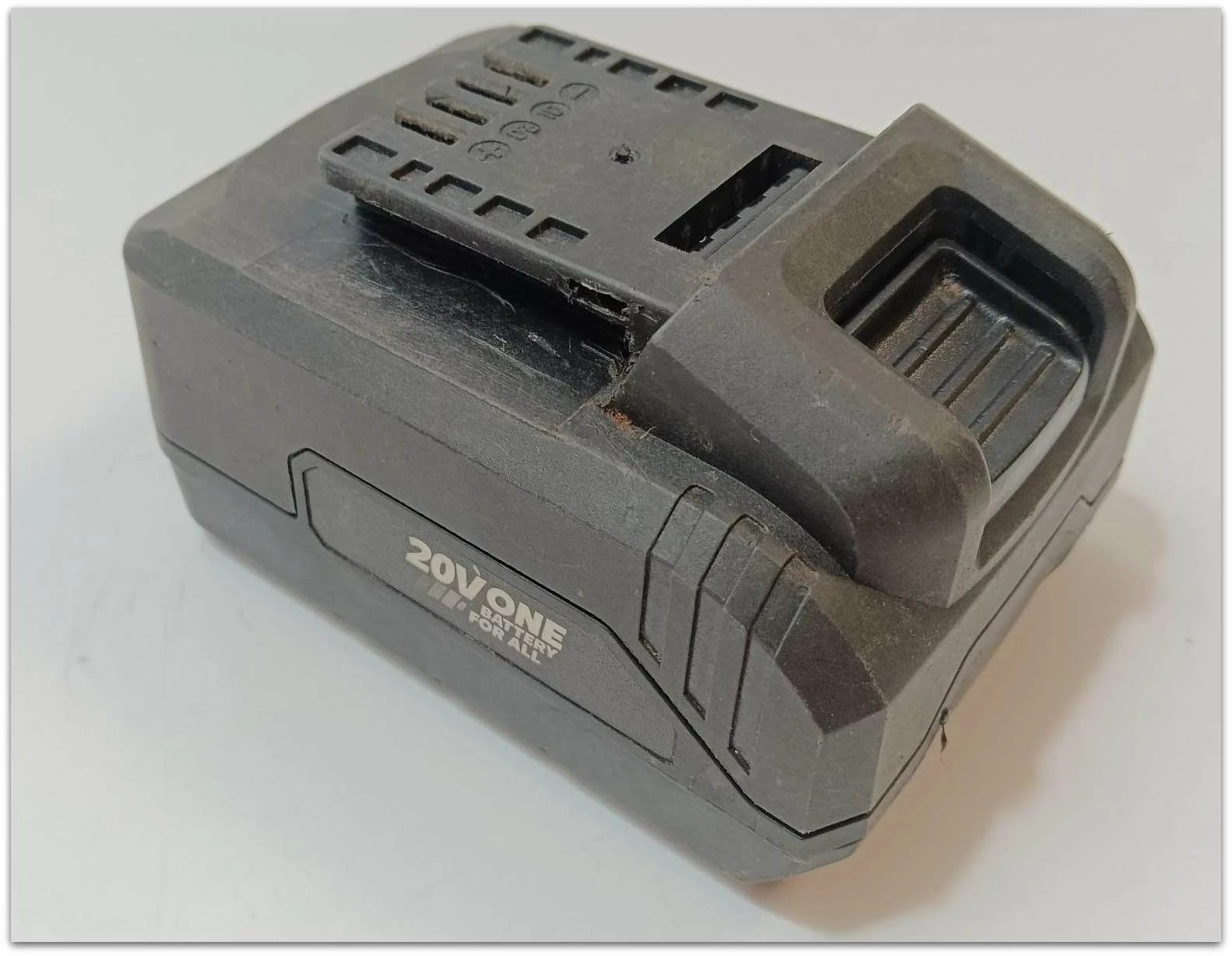 akumulator-myproject-20v-pudelko-stan-uszkodzony