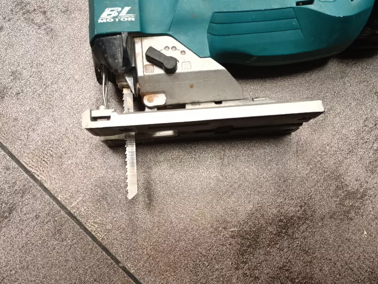 WYRZYNARKA AKUM. MAKITA DJV182 + 2BAT 3AH ŁADOW
