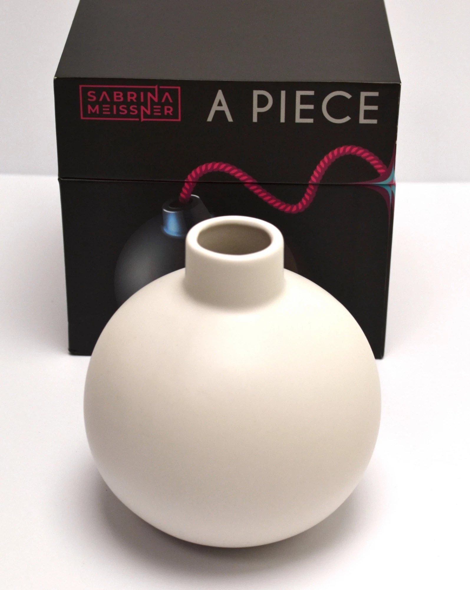 flakon-na-kwiatek-sabrina-meissner-bomb-vase-partyzantow-39-zamosc