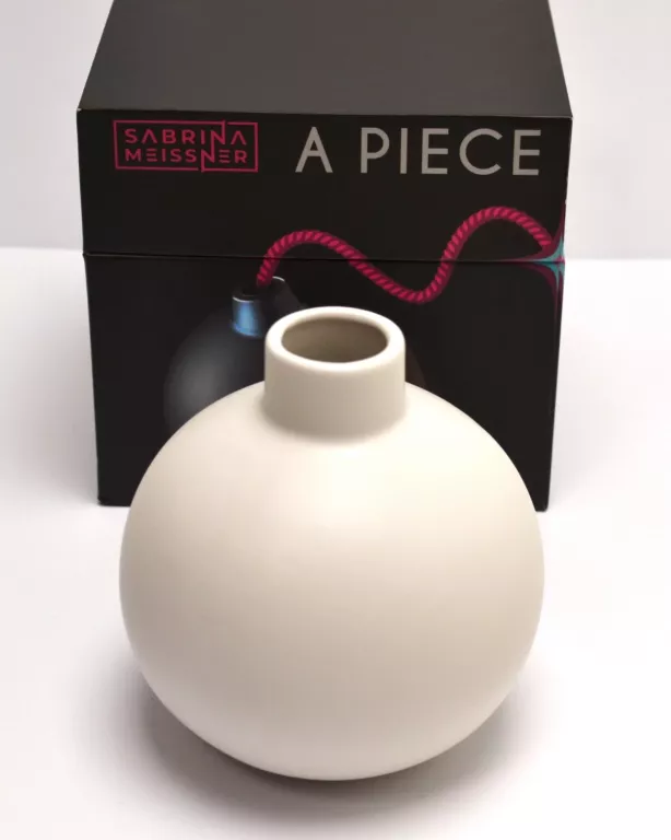 flakon-na-kwiatek-sabrina-meissner-bomb-vase-partyzantow-39-zamosc