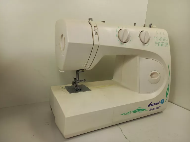 maszyna-do-szycia-lucznik-zofia-2015-pudelko-kolor-dominujacy-bialy