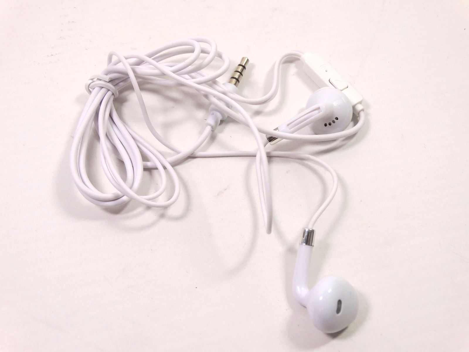 sluchawki-przewodowe-dokanalowe-biale-clublu-ean-gtin-5905601804932