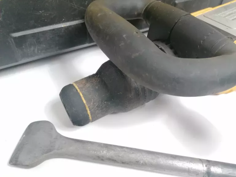 DEWALT D25831K-QS MŁOT KUJĄCY DŁUTA USZKODZONY