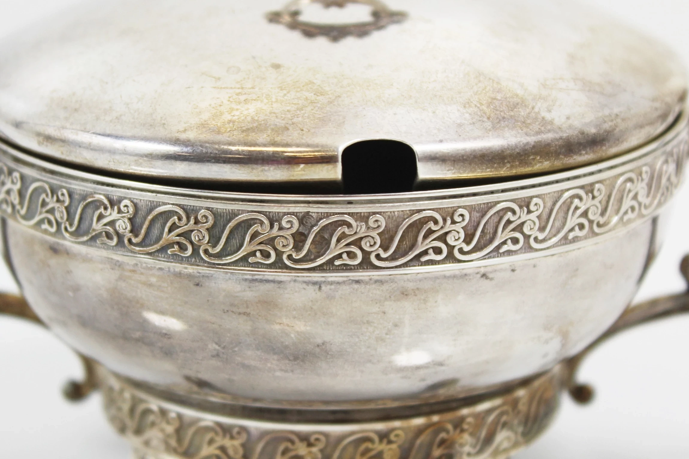 srebrna-cukiernica-z-lyzeczka-proba-925-25046g-stan-nie-wymaga-renowacji