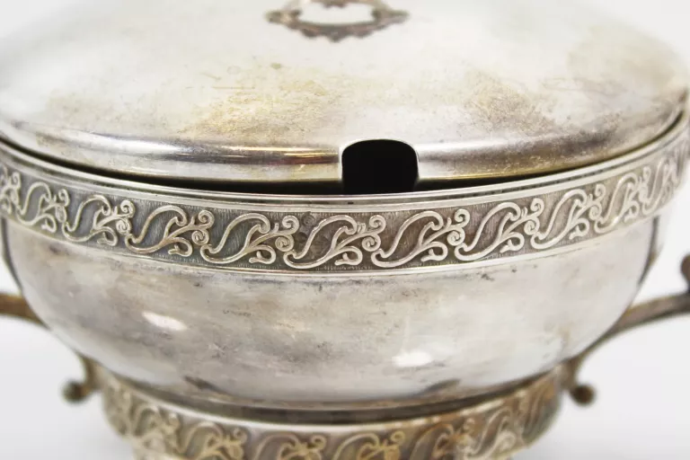 srebrna-cukiernica-z-lyzeczka-proba-925-25046g-stan-nie-wymaga-renowacji