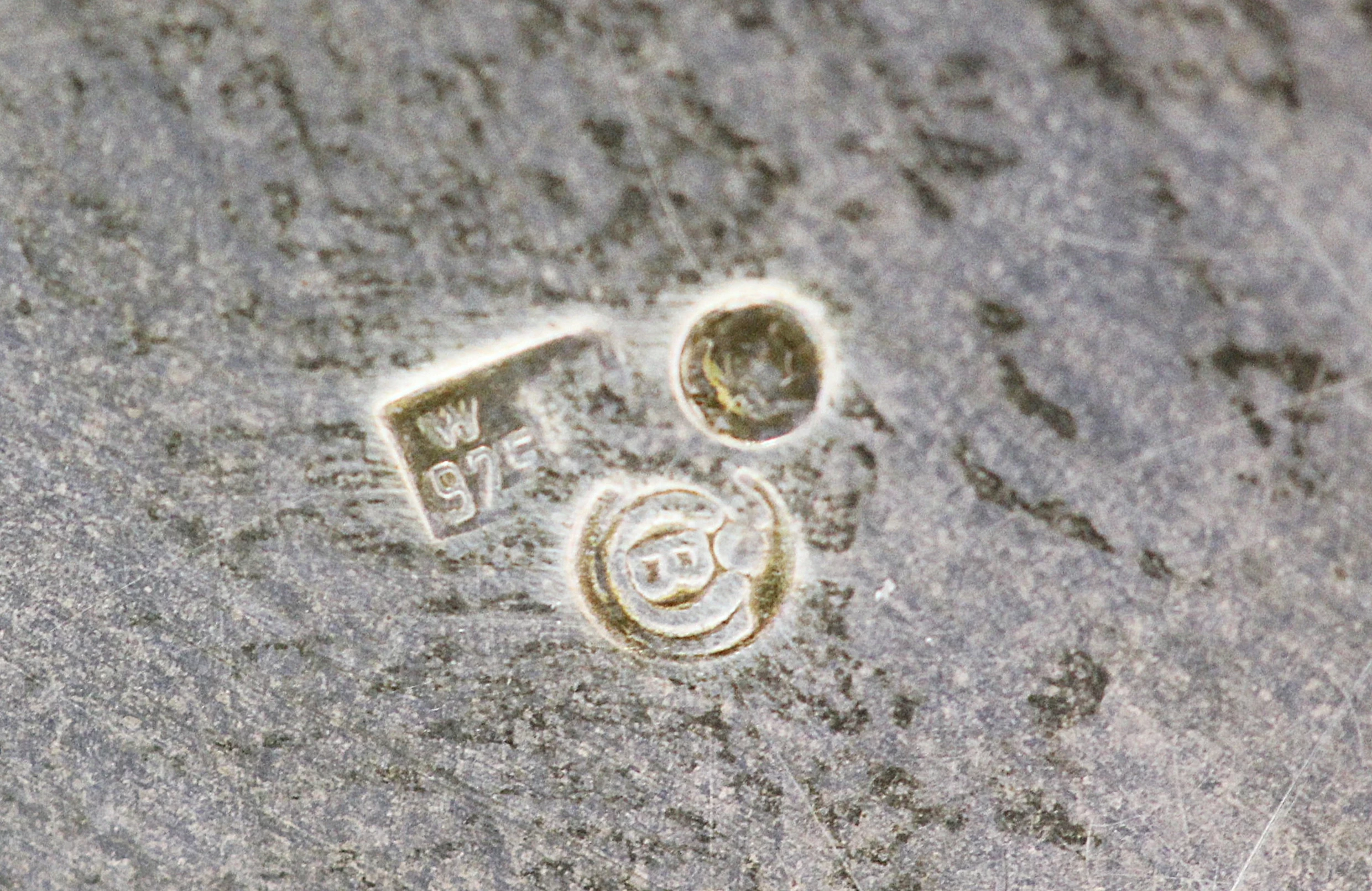 srebrna-cukiernica-z-lyzeczka-proba-925-25046g-stan-nie-wymaga-renowacji