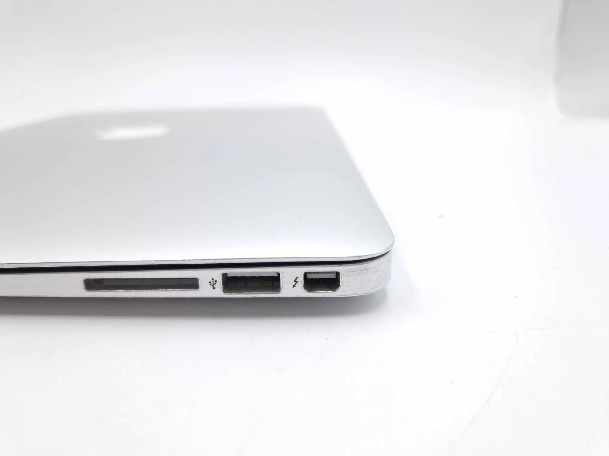 laptop-macbook-air-rozdzielczosc-px-1366-x-768