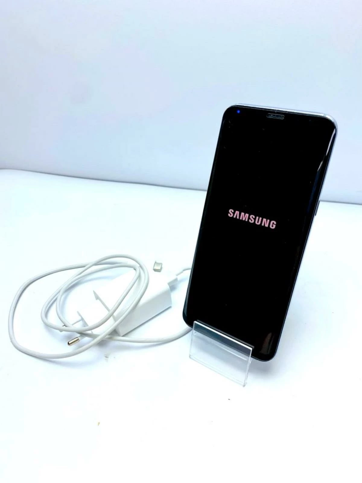 telefon-samsung-galxy-s8-ladowarka-etui-popek-ladowarka-w-komplecie-tak