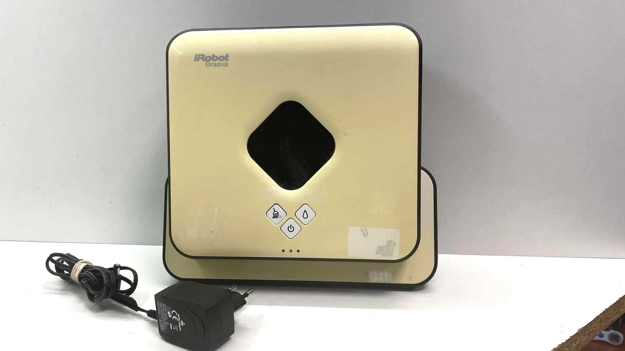 robot-sprzatajacy-irobot-320-zasilacz-at-slaby-akumulator-pilsudskiego-13a-sj-ostroleka