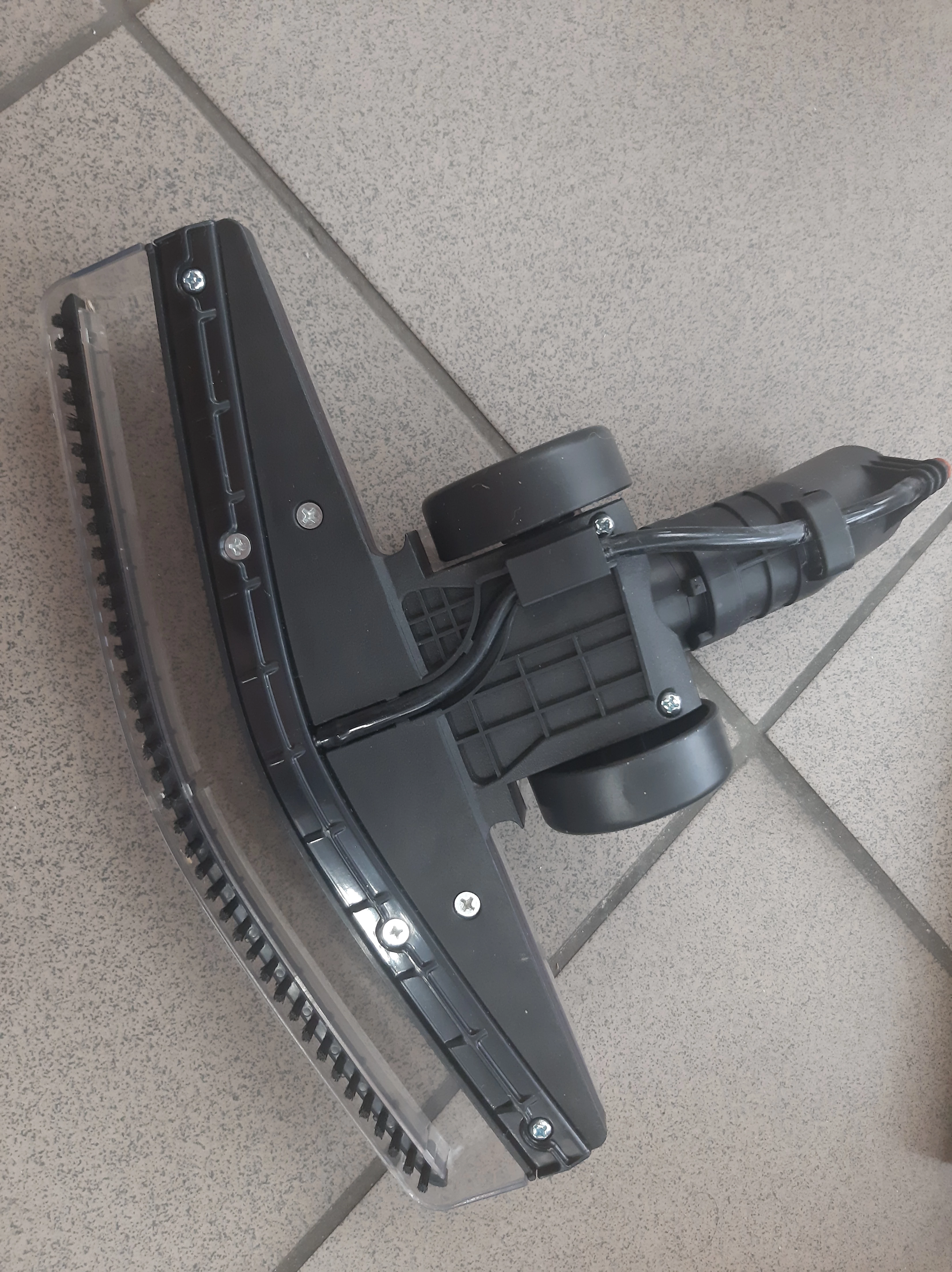 odkurzacz-pioracy-salute-comodo-control-moc-1400