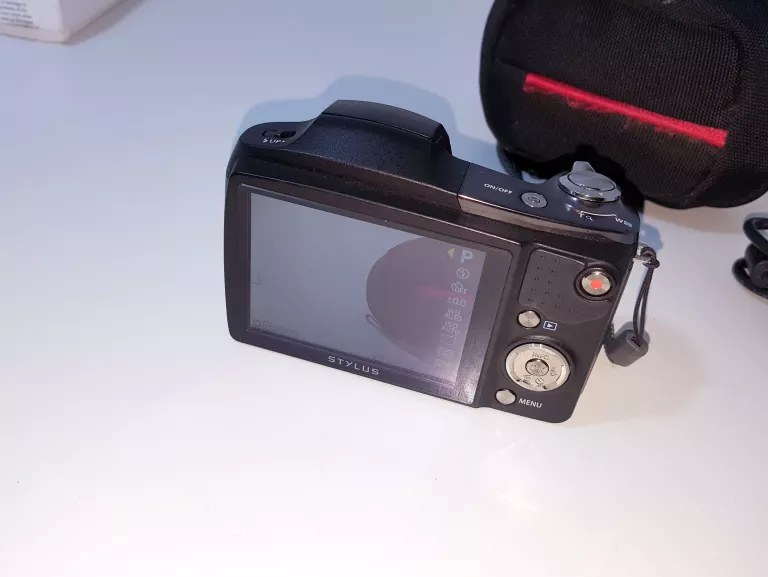 APARAT OLYMPUS STYLUS SZ-17 16,0MPIX + KABEL