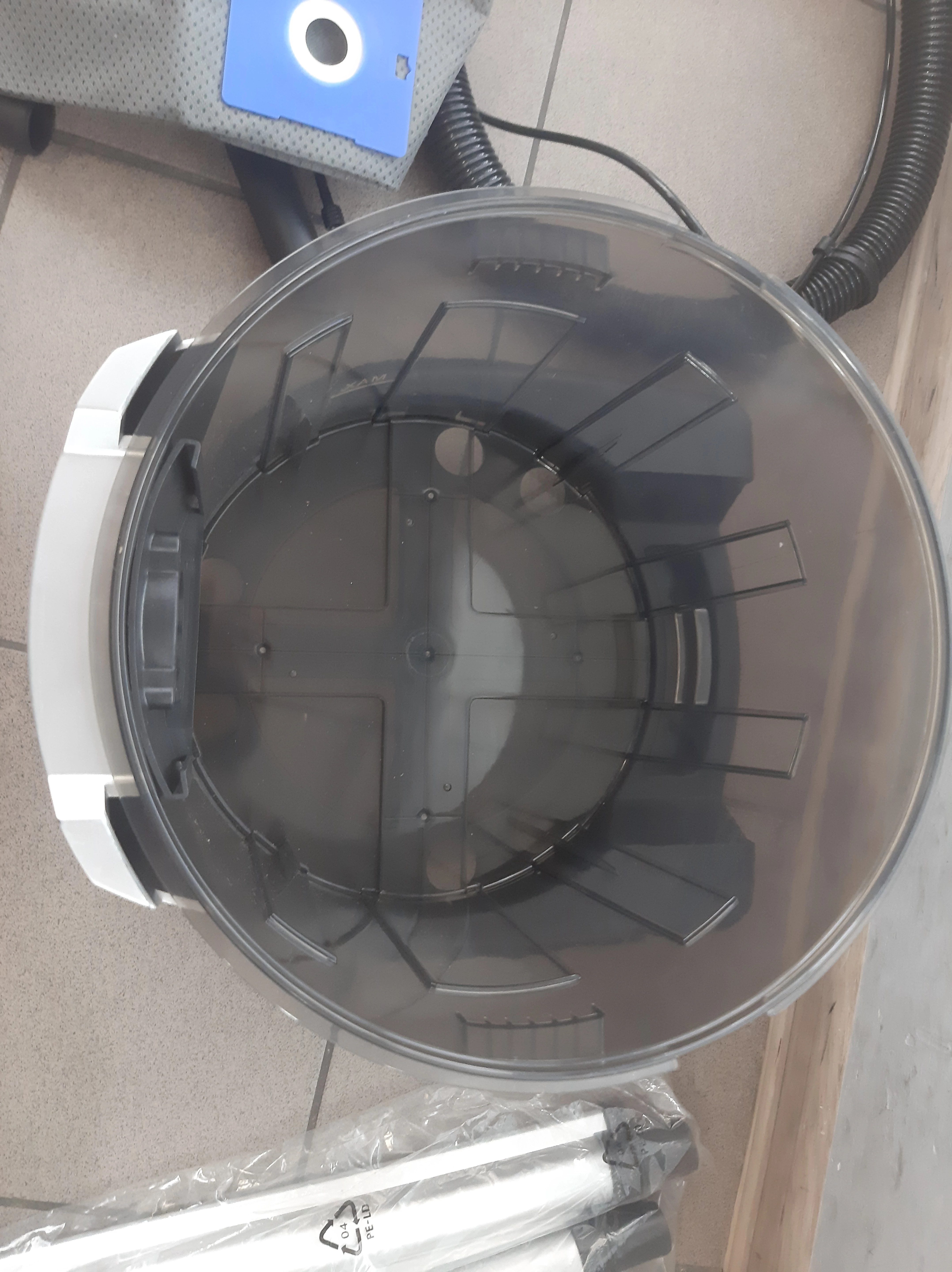 odkurzacz-pioracy-salute-comodo-control-funkcje-odkurzanie-na-sucho-i-mokro