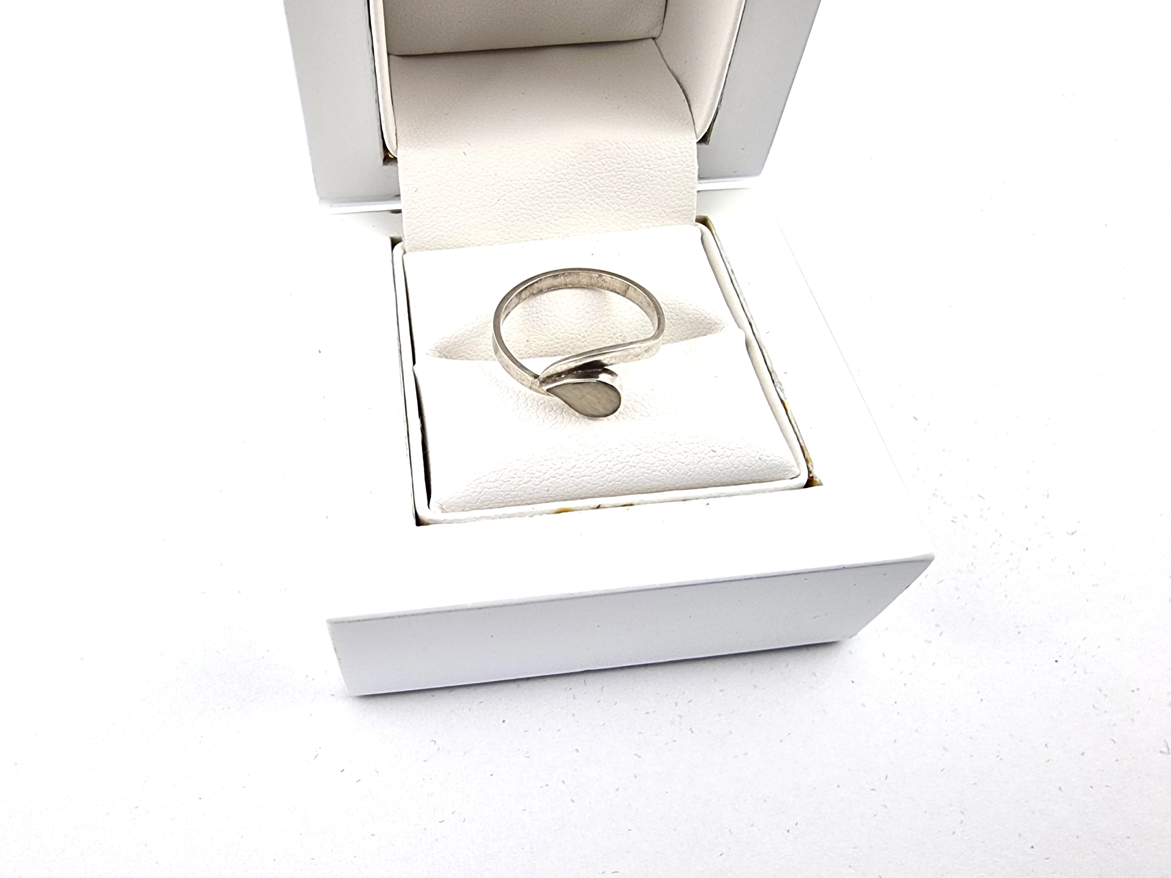 srebrny-pierscionek-z-kamieniem-pr925-130g-marka-inna-marka