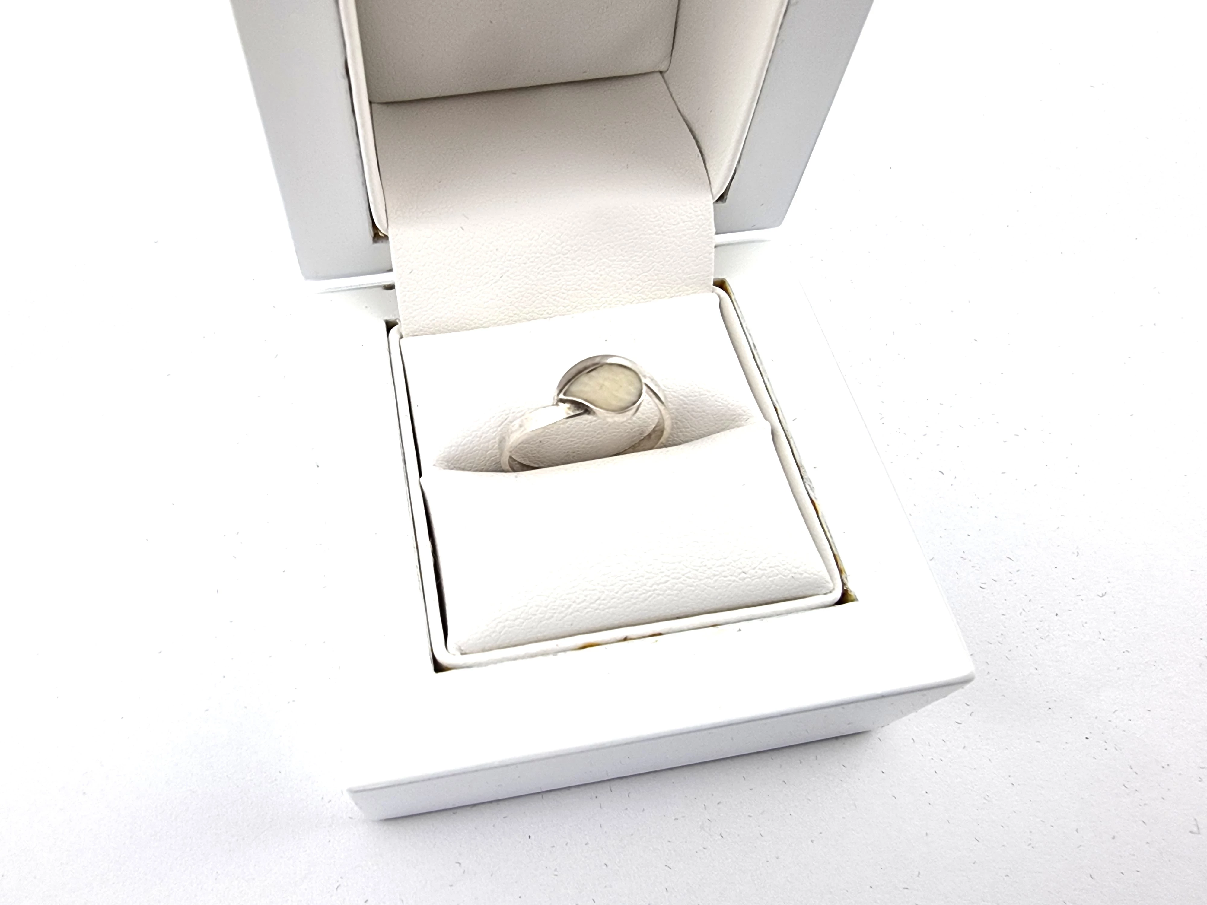 srebrny-pierscionek-z-kamieniem-pr925-130g-centralna-10-pulawy-mpd