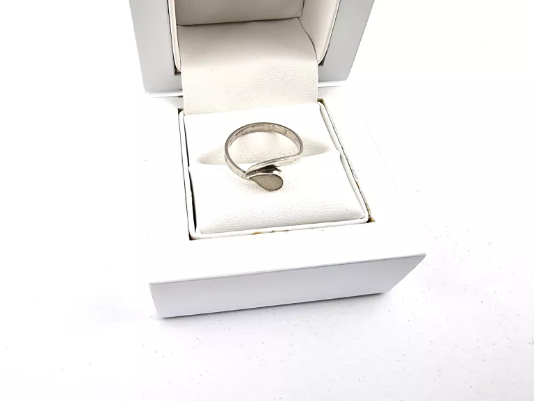 srebrny-pierscionek-z-kamieniem-pr925-130g-marka-inna-marka