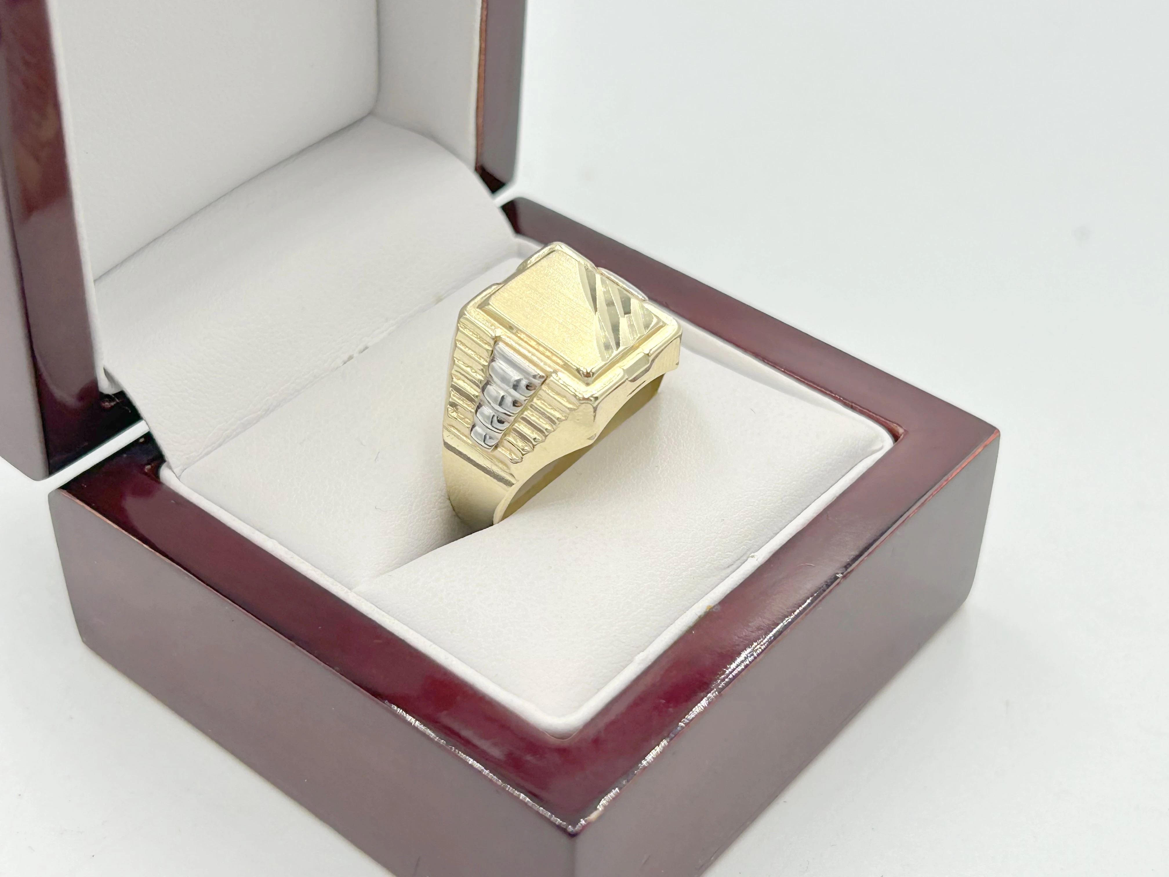 zloty-meski-sygnet-585-r30-645g-cechy-brak