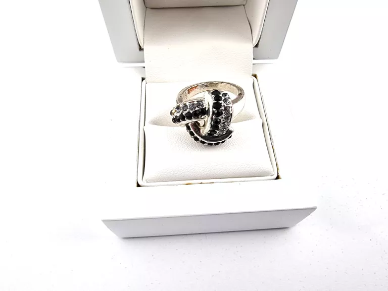 srebrny-pierscionek-z-kamieniami-pr925-989g-stan-uzywany