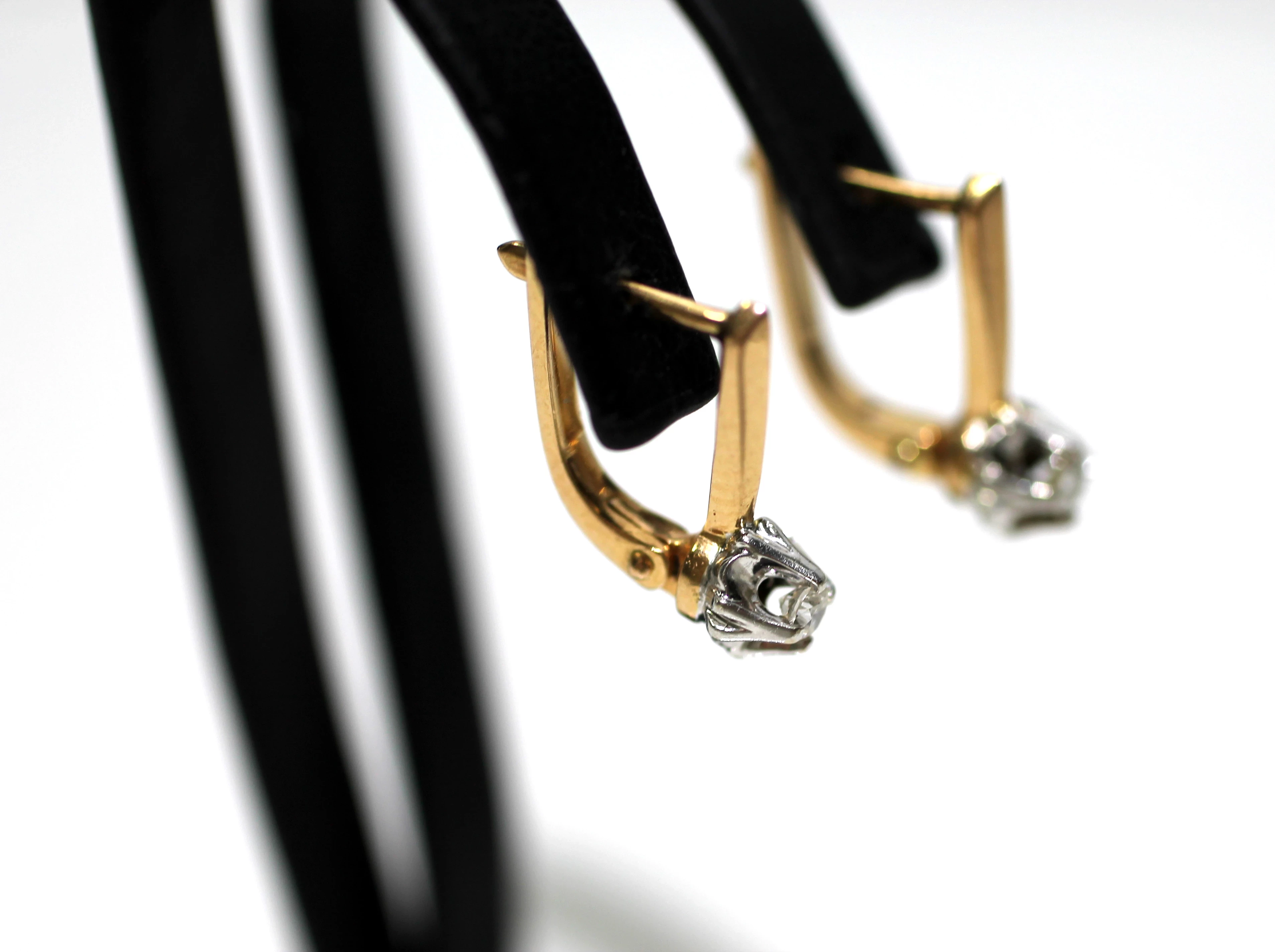 zlote-kolczyki-z-diamentami-brylanty-016ct-345g-585-certyfikat-rodzaj-wyrob-jubilerski