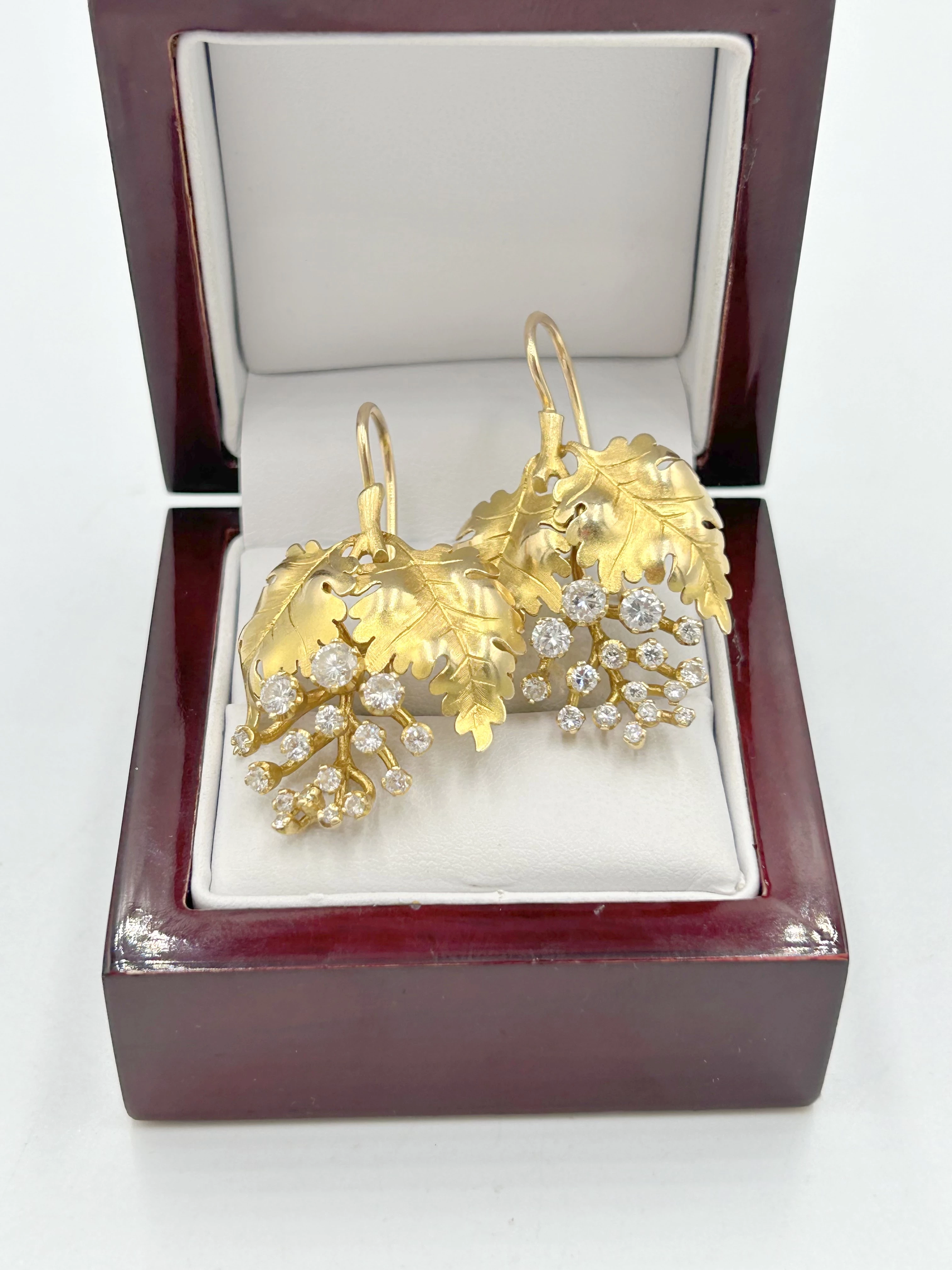 zlote-kolczyki-z-brylantami-190ct-750-1407g-motyw-listek