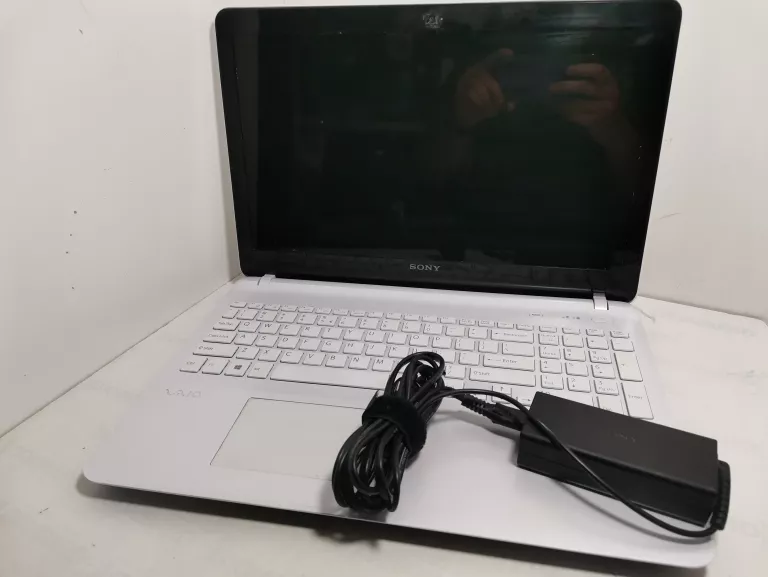 SONY VAIO SVF1521C6EW PENTIUM/4GB/500GB GT 740M