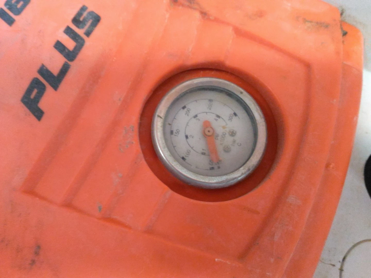 stihl-re-163-plus-profesjonalna-myjka-cisnieniowa-do-domu-i-warsztatu-rodzaj-pompy-128476-1