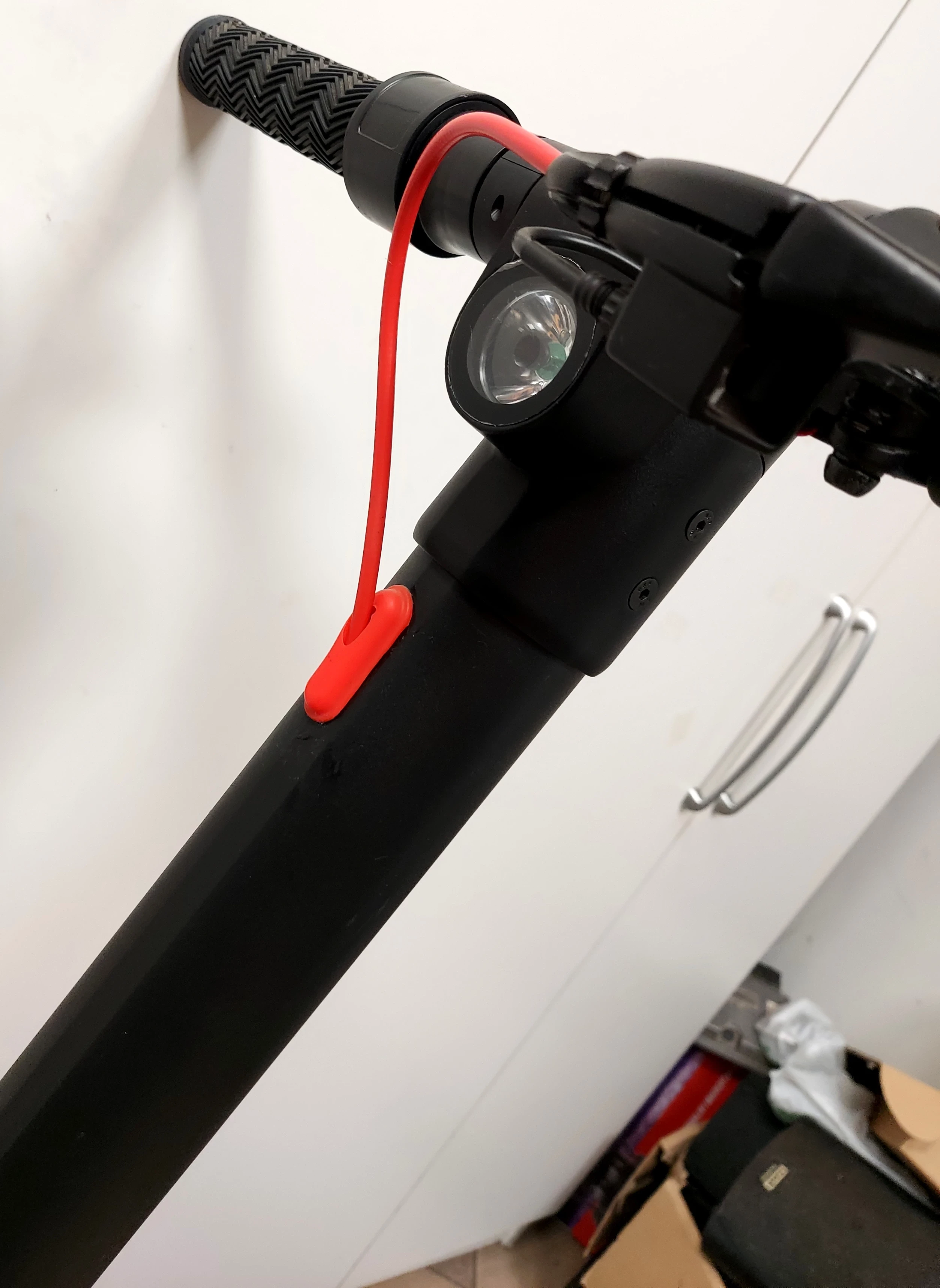 hulajnoga-elektryczna-spokey-cechy-dodatkowe-licznik