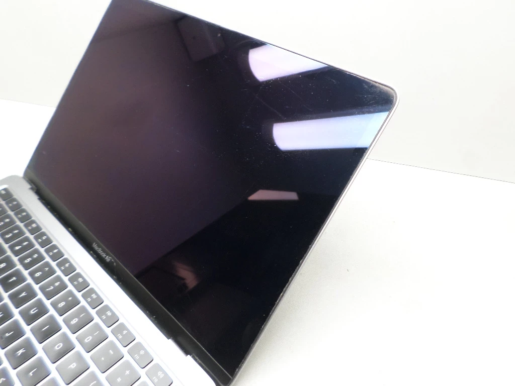 laptop-apple-a2337-m1-8gb-256gb-typ-dysku-twardego-ssd