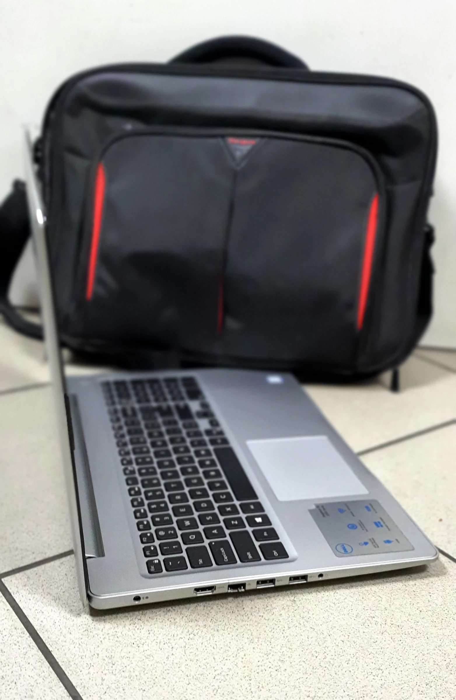 dell-inspiron-p75f001-i716gbssd512win10dotyk-kod-producenta-n030le557015emea