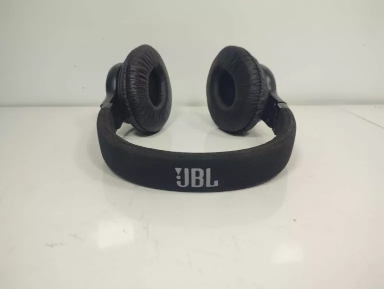 SŁUCHAWKI BEZPRZEWODOWE NAUSZNE JBL E45BT