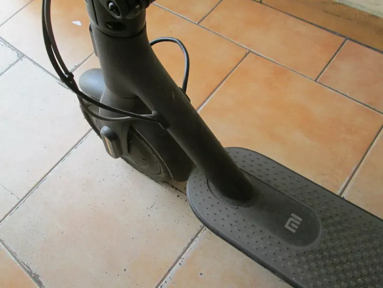 HULAJNOGA XIAOMI MI ELECTRIC SCOOTER ESSENTIAL