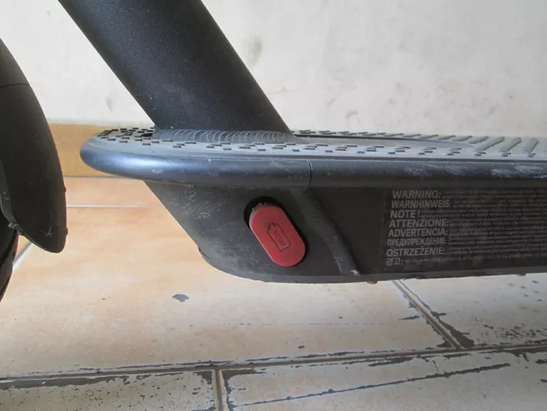 HULAJNOGA XIAOMI MI ELECTRIC SCOOTER ESSENTIAL