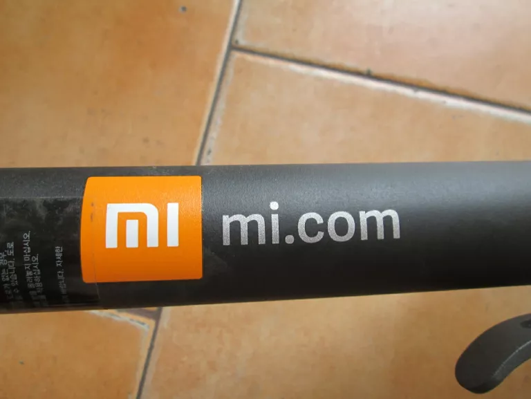 HULAJNOGA XIAOMI MI ELECTRIC SCOOTER ESSENTIAL
