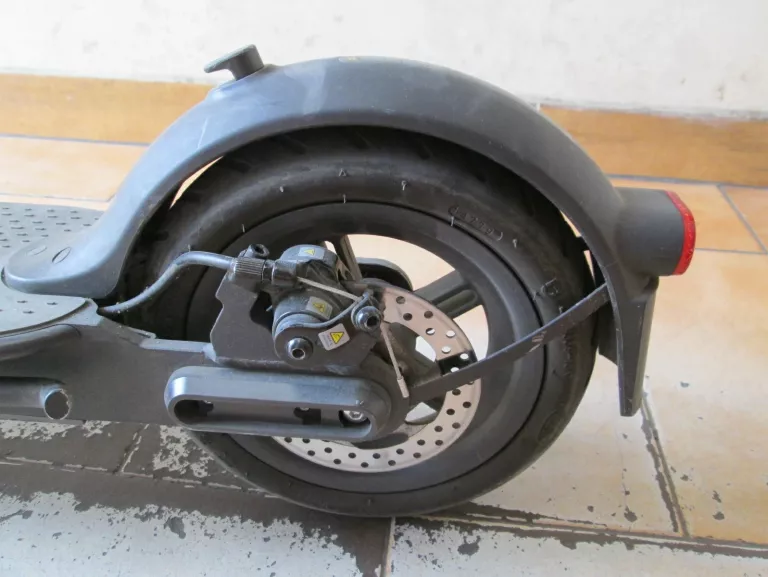 HULAJNOGA XIAOMI MI ELECTRIC SCOOTER ESSENTIAL