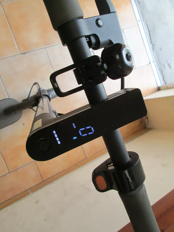 HULAJNOGA XIAOMI MI ELECTRIC SCOOTER ESSENTIAL