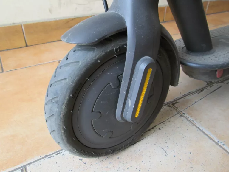 HULAJNOGA XIAOMI MI ELECTRIC SCOOTER ESSENTIAL