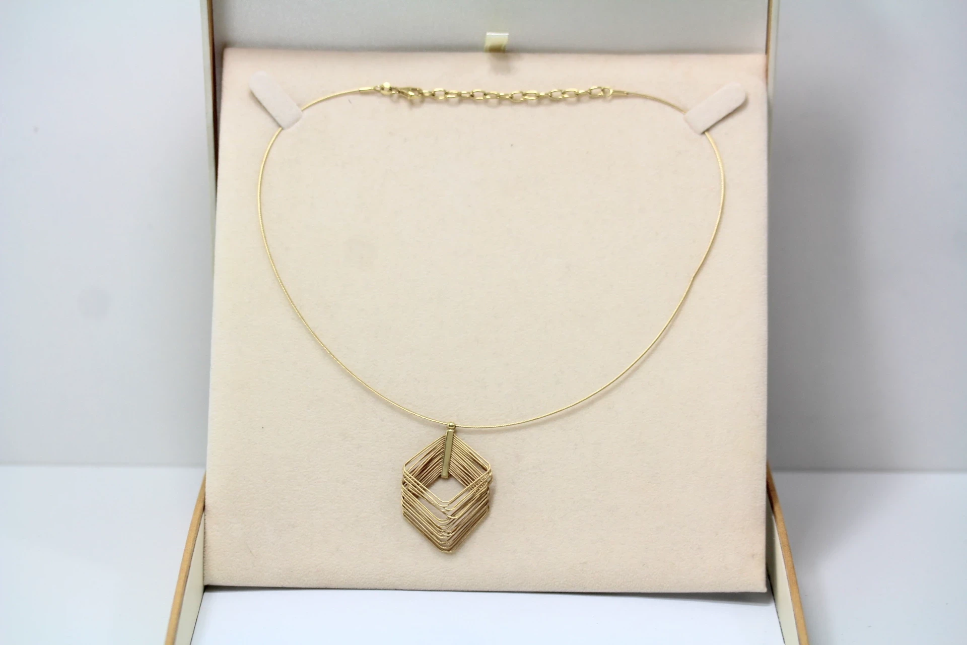 zlota-kolia-apart-p585-w739g-r43cm-aleje-jerozolimskie-33-warszawa-boonum