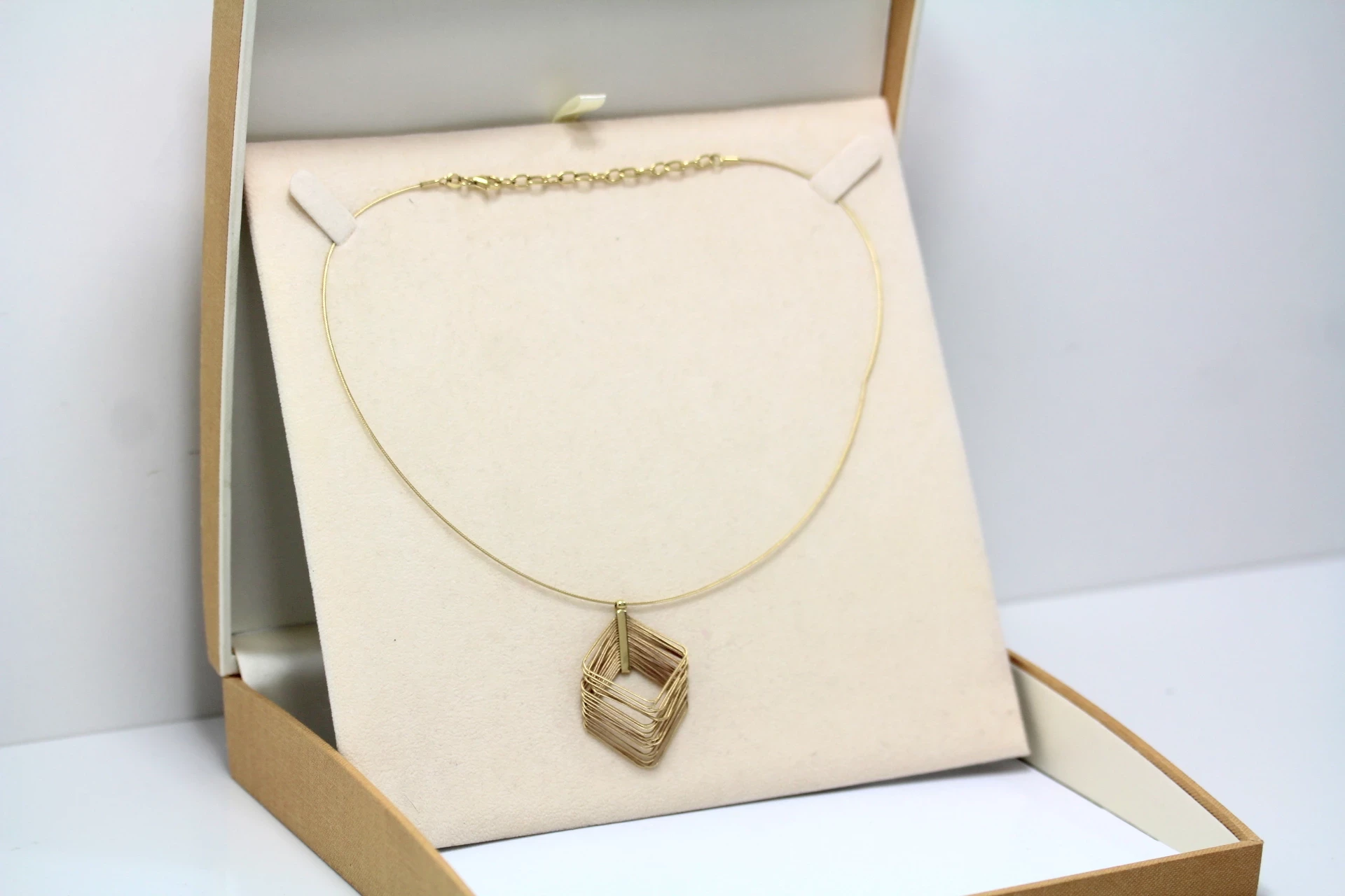 zlota-kolia-apart-p585-w739g-r43cm-stan-uzywany