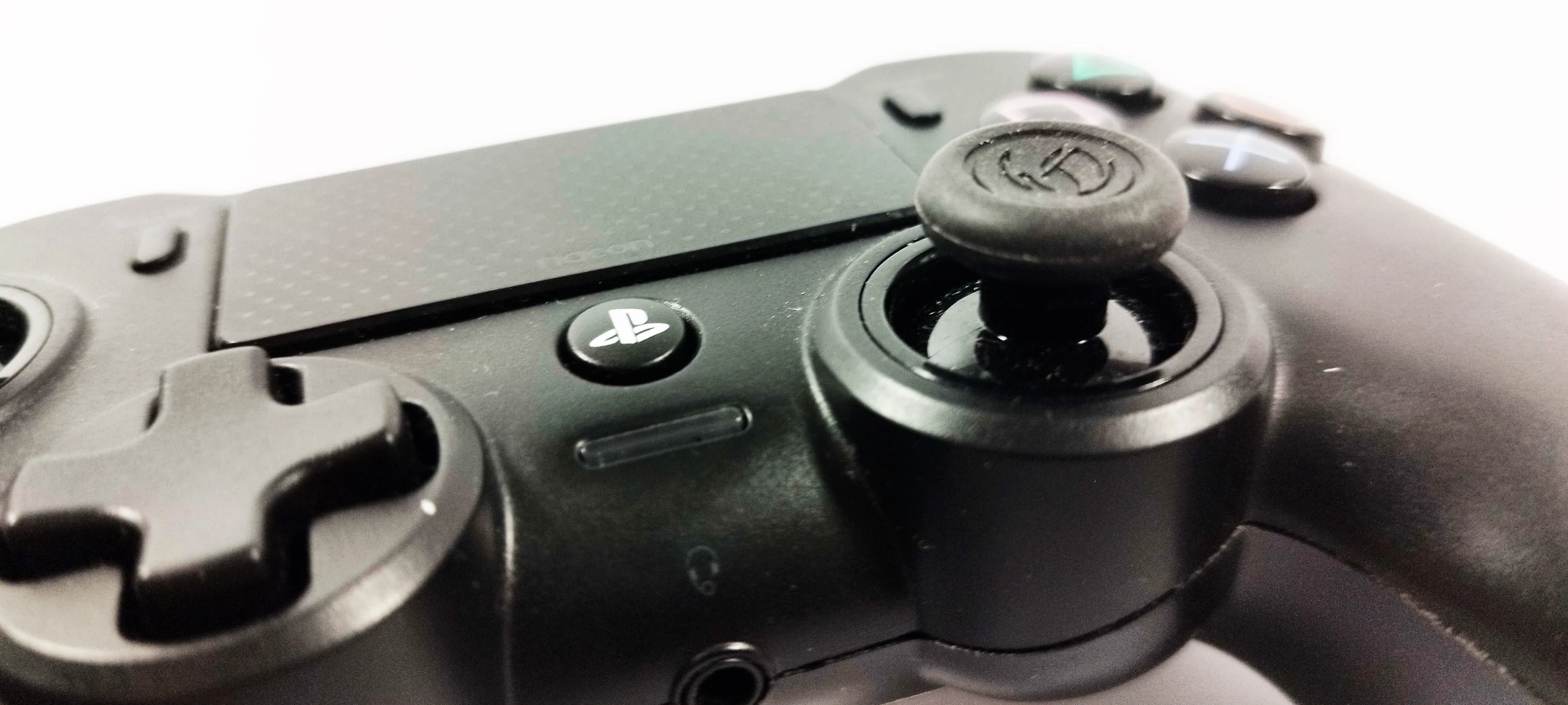 pad-do-ps4-nacon-bb4487-marka-nacon