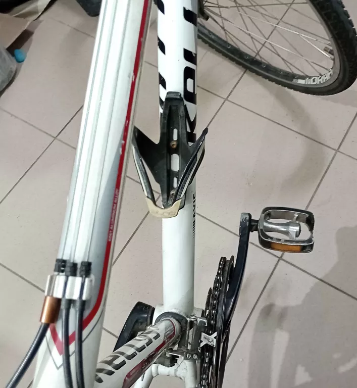 kellys-axis-crossbike-alu-rama-19-kola-27-stan-11323-2