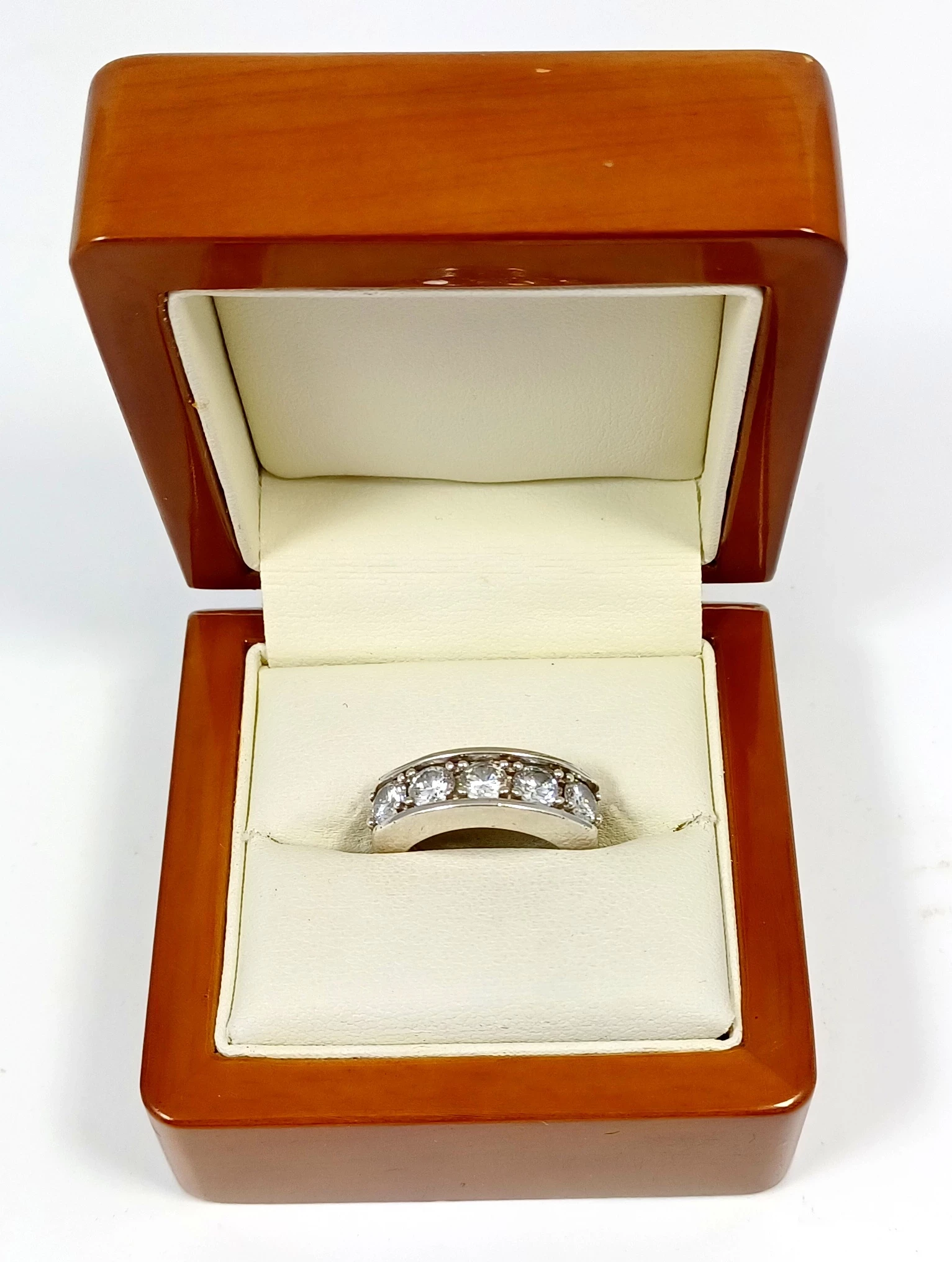 niespotykany-srebrny-pierscionek-633g-p925-r11-wolnosci-2-nisko