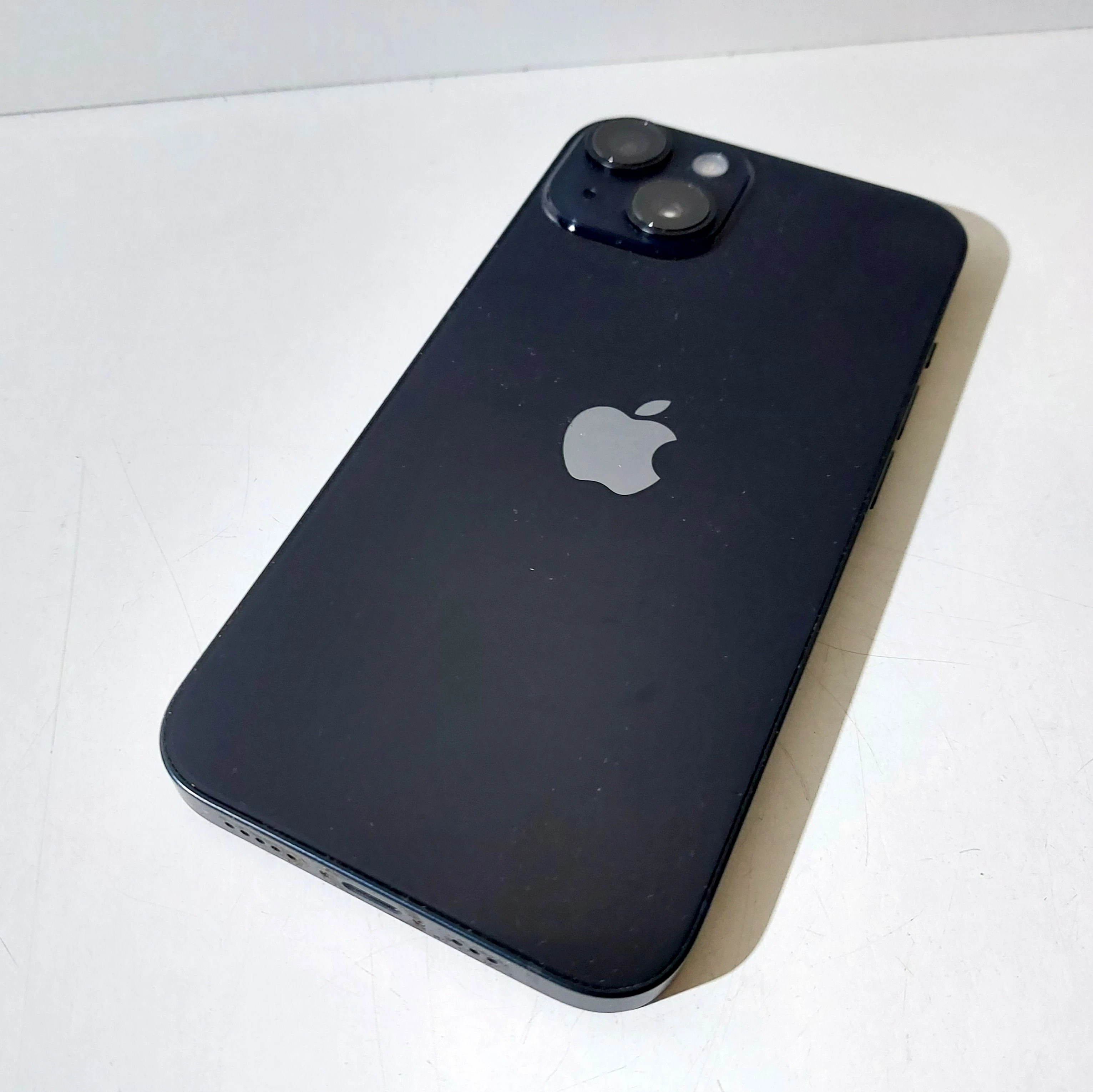 telefon-apple-iphone-14-komplet-opis-kod-producenta-mpuf3pxa