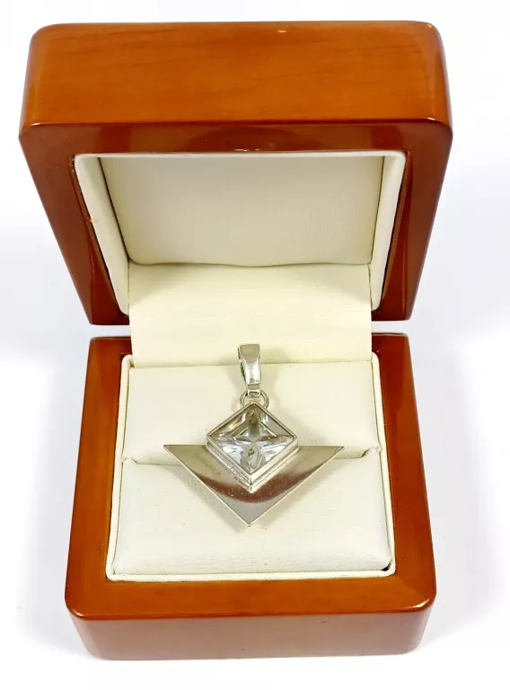 ŚLICZNA SREBRNA ZAWIESZKA 5,53G P925