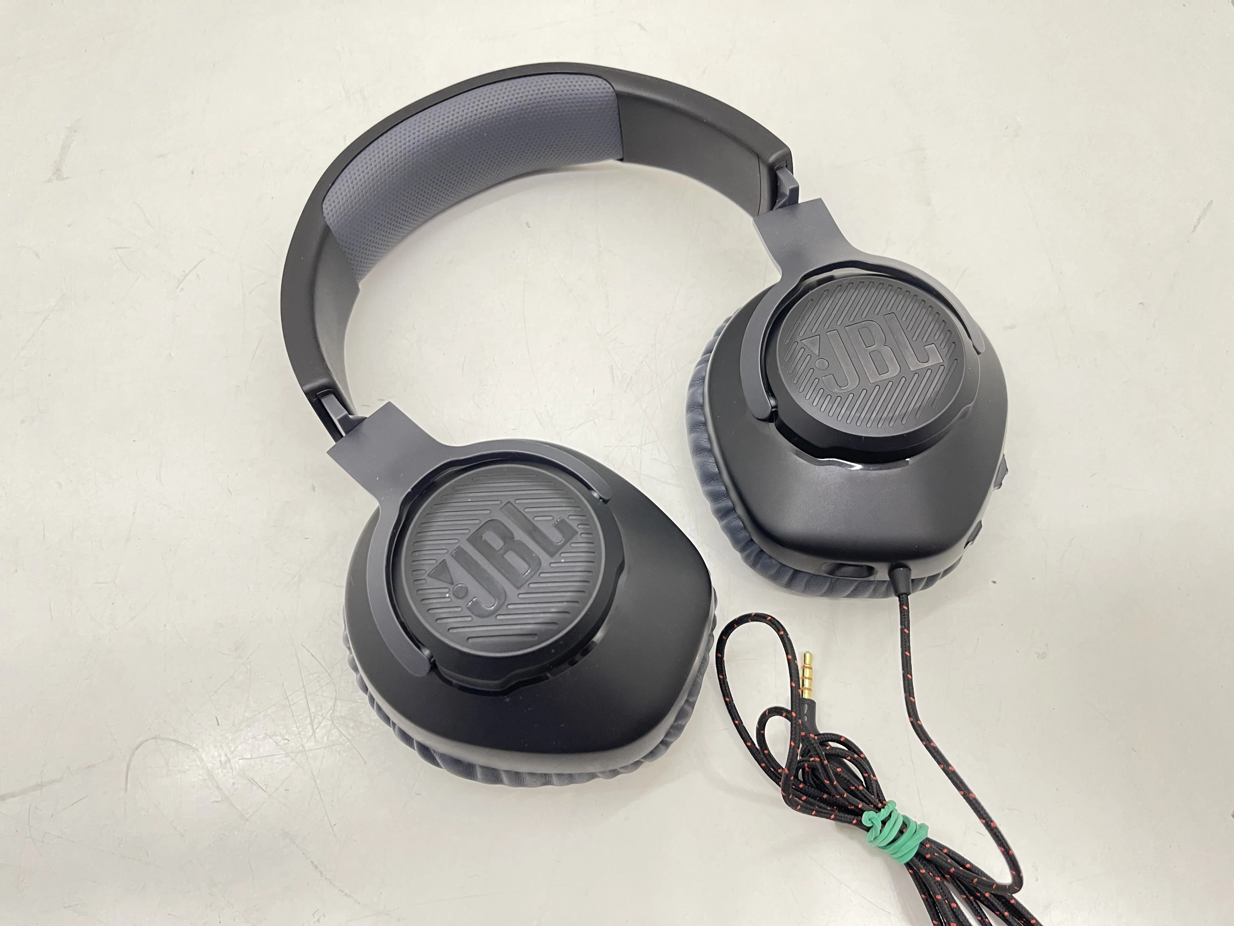 sluchawki-gamingowe-jbl-quantum-100-w-pud-rodzaj-sluchawek-nauszne