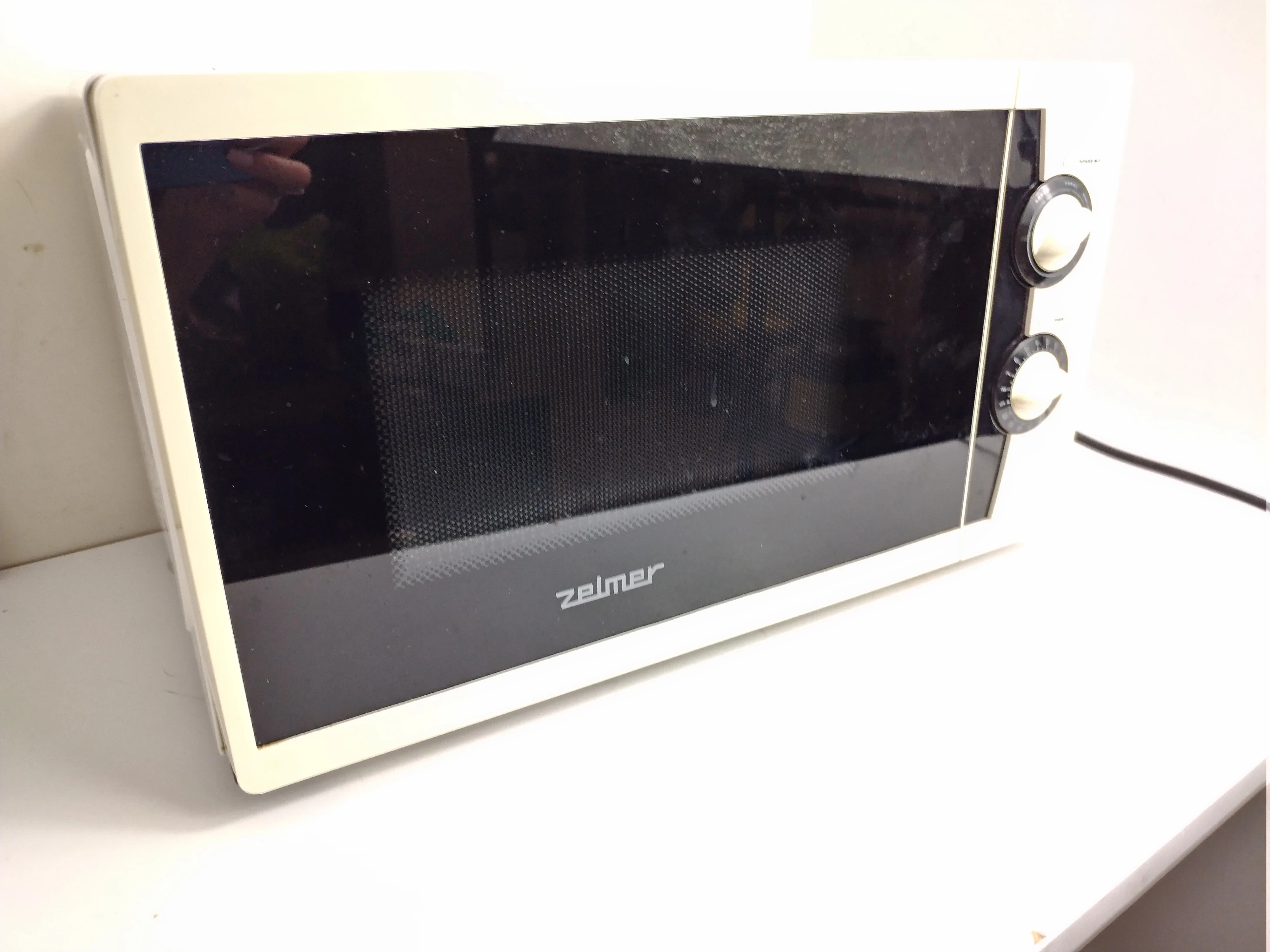 kuchenka-mikrofalowa-zelmer-29z018-moc-mikrofal-700