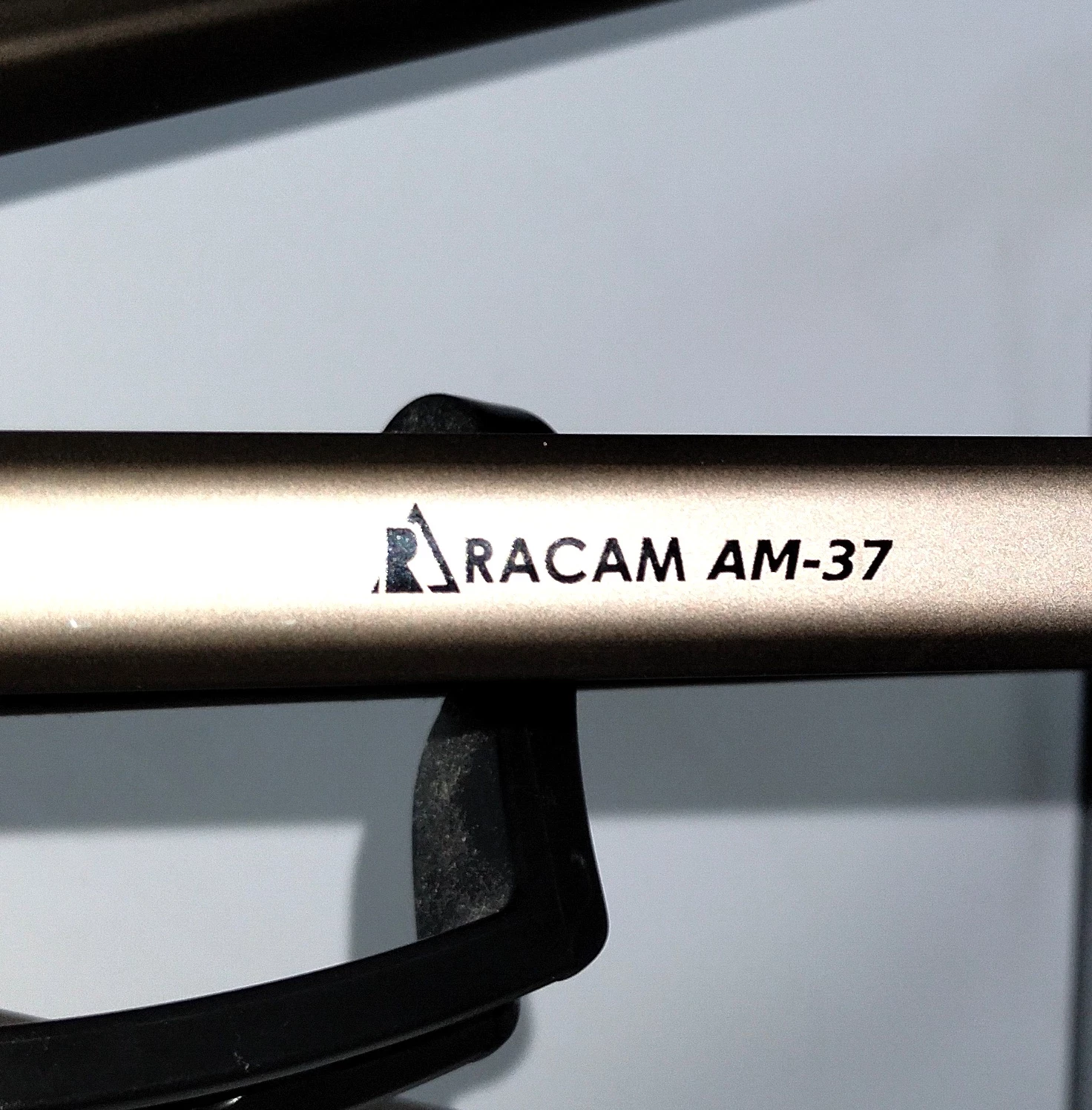 statyw-do-aparatu-racam-am-37-model-statyw