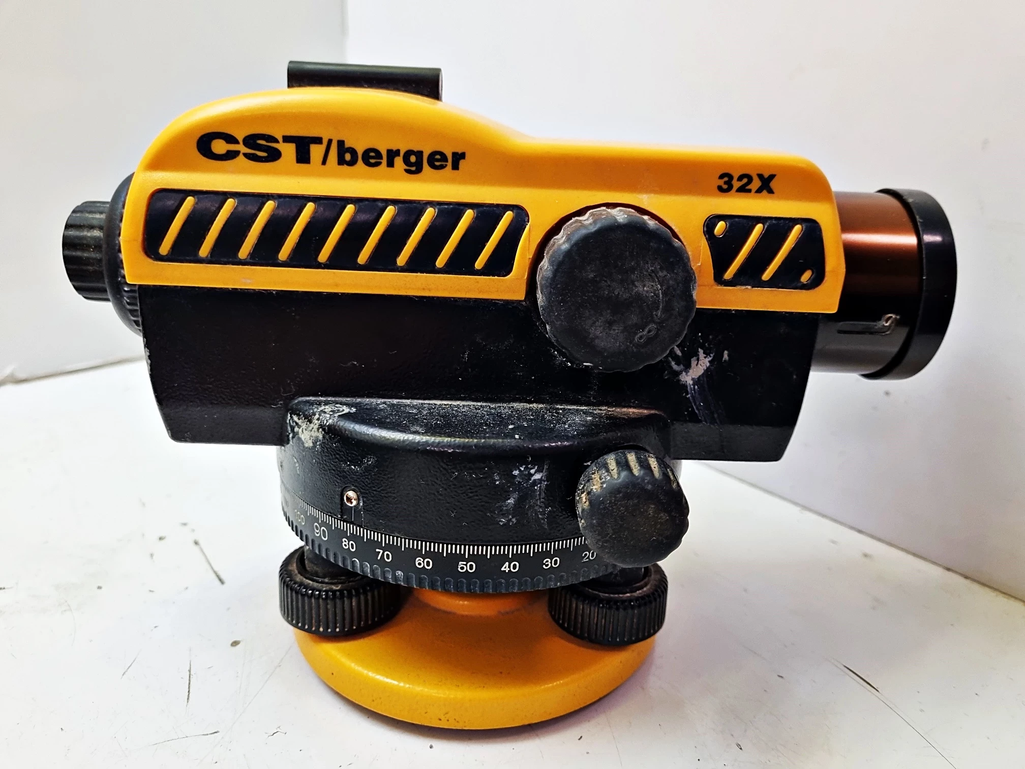 niwelator-cst-berger-32x-skrzynka-stan-uszkodzony