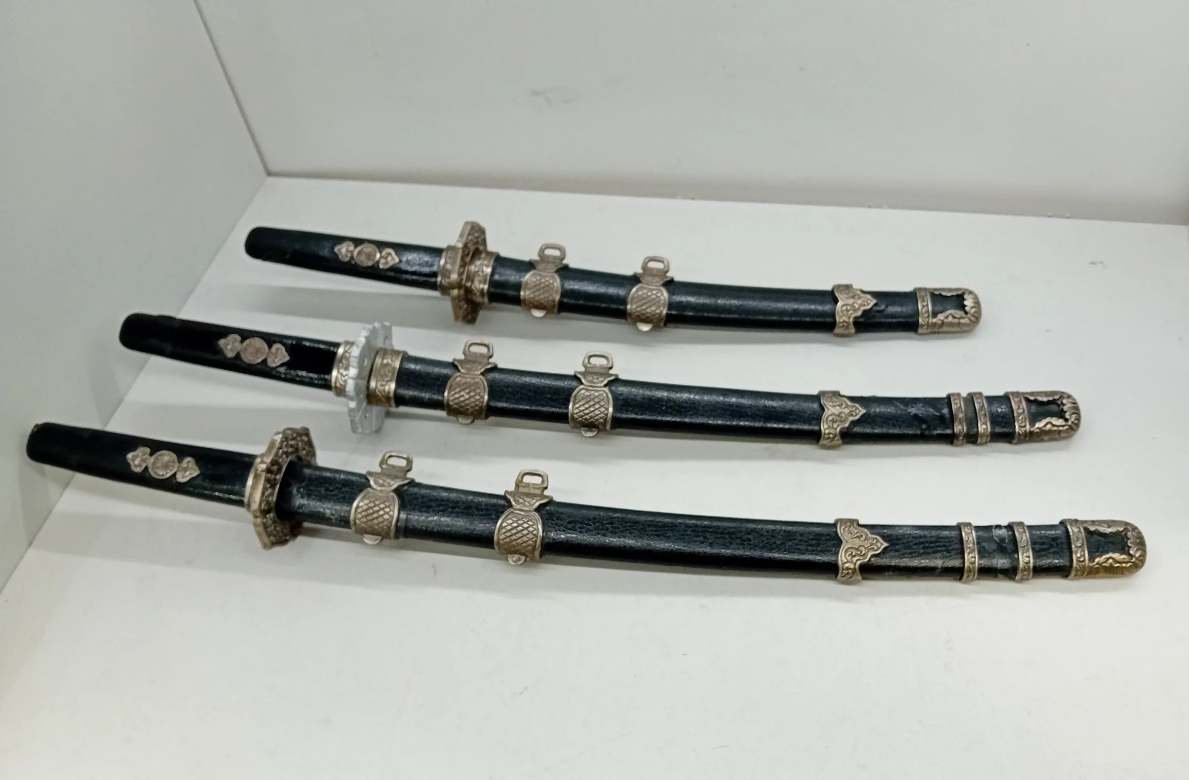 miecze-dekoracyjne-czarne-male-okrzei-8-bystrzyca-klodzka