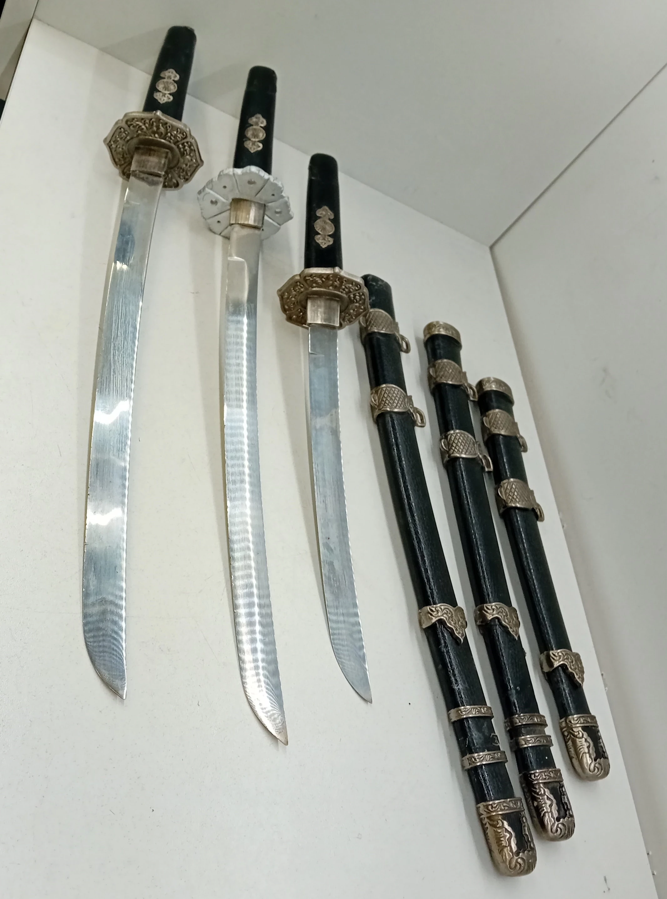 miecze-dekoracyjne-czarne-male-okrzei-8-bystrzyca-klodzka