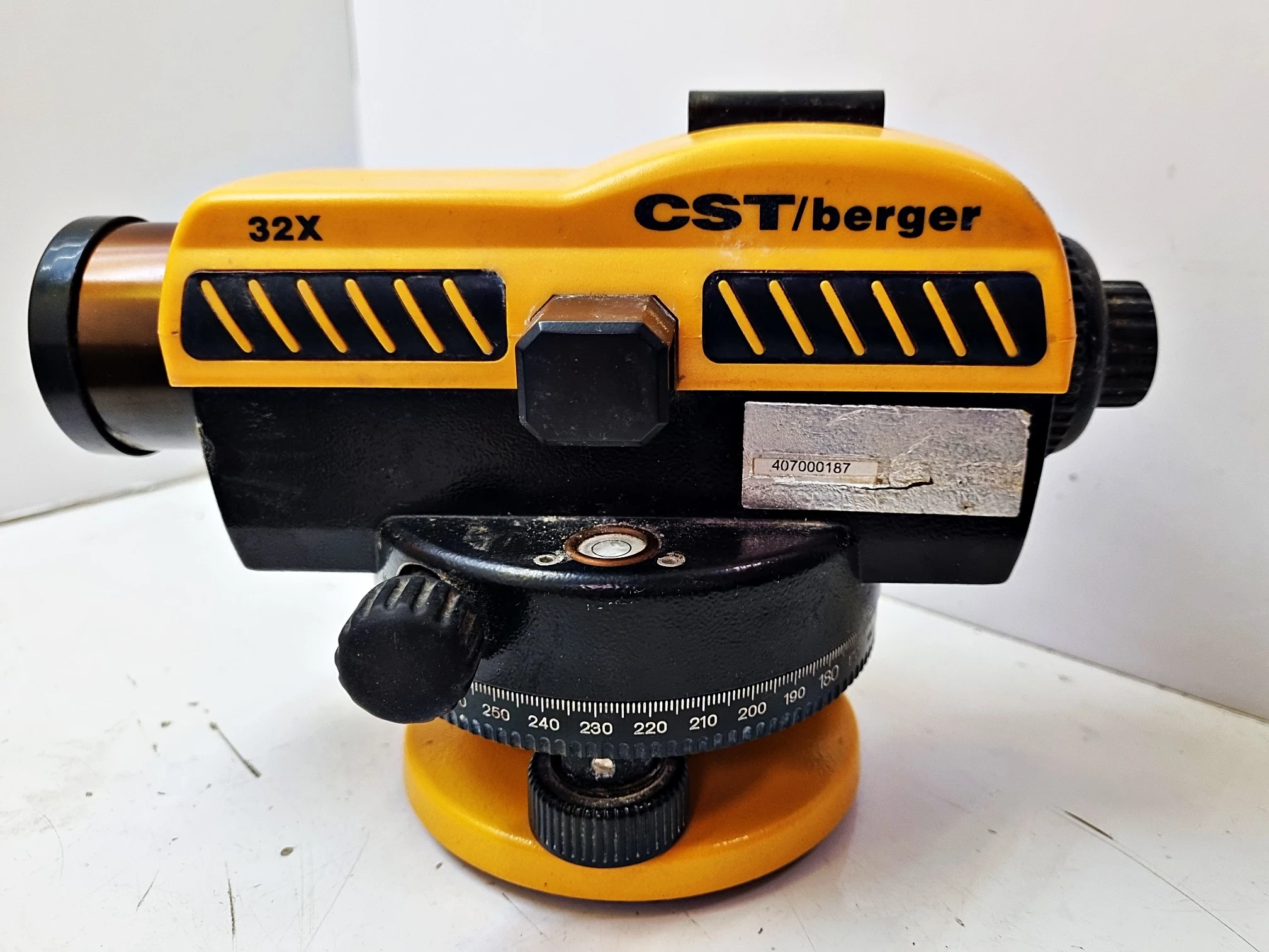 niwelator-cst-berger-32x-skrzynka-marka-cst-berger