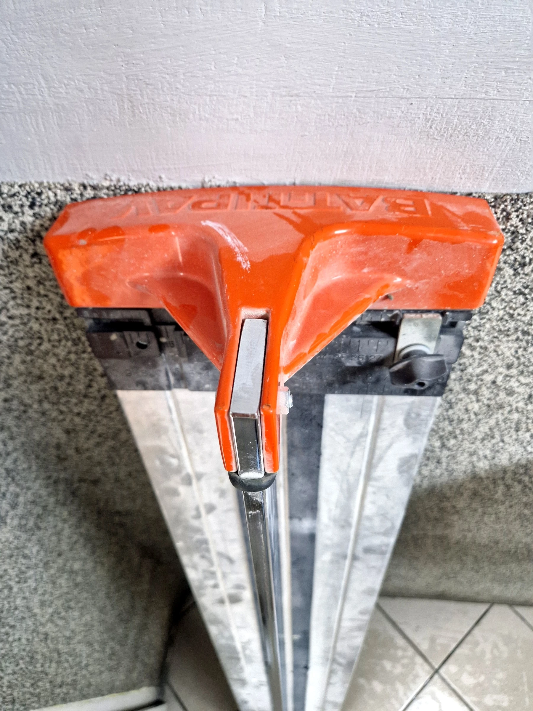 przecinarka-do-plytek-battipav-leggera-137-61300-rodzaj-noz-do-plytek-glazury